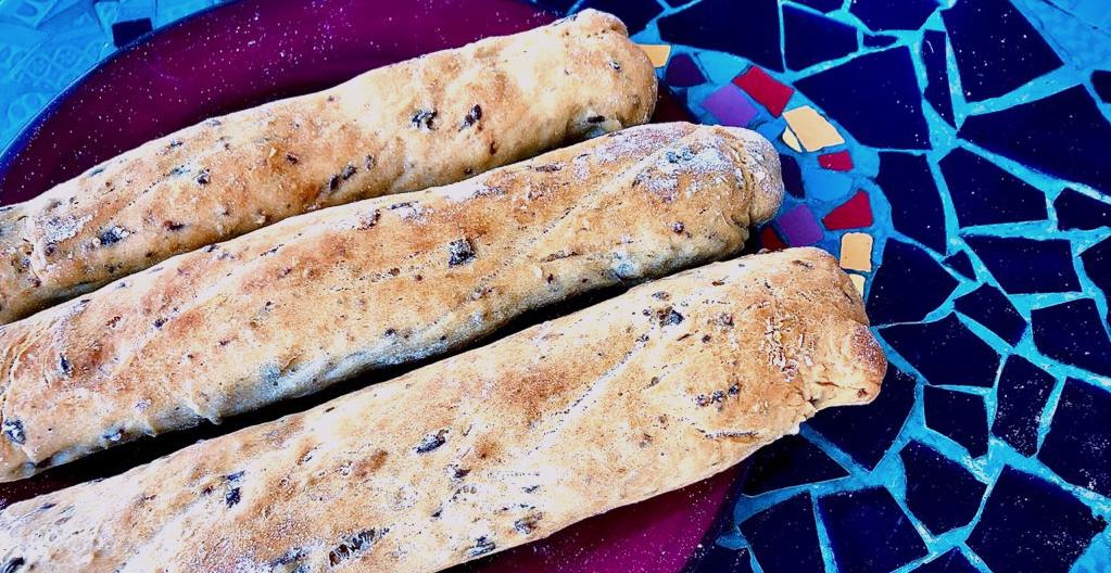 Receta de pancito: Baguettes de aceitunas y semillas